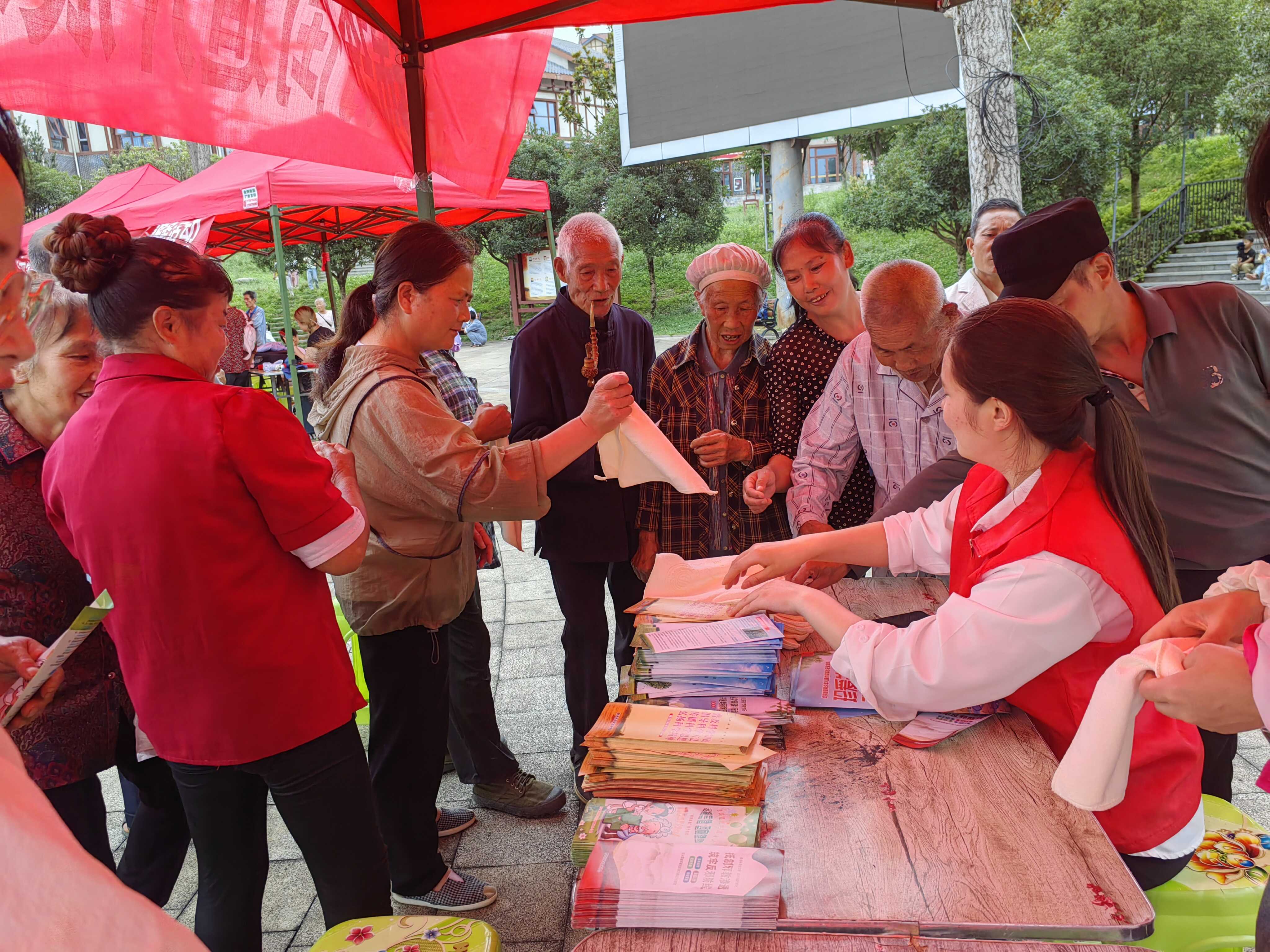 黔西市“平安一夏”活动：让安全科普走进群众生活，筑牢夏季防护网