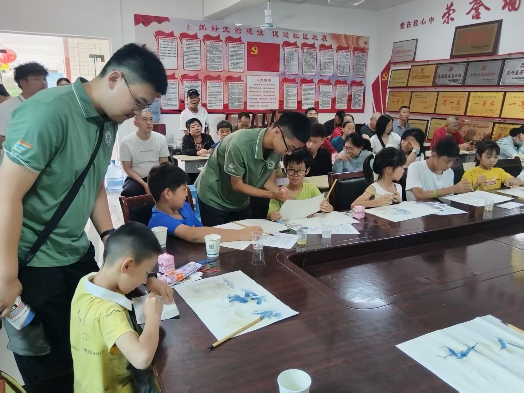 六枝特区：科普宣传进社区 点燃科学梦想
