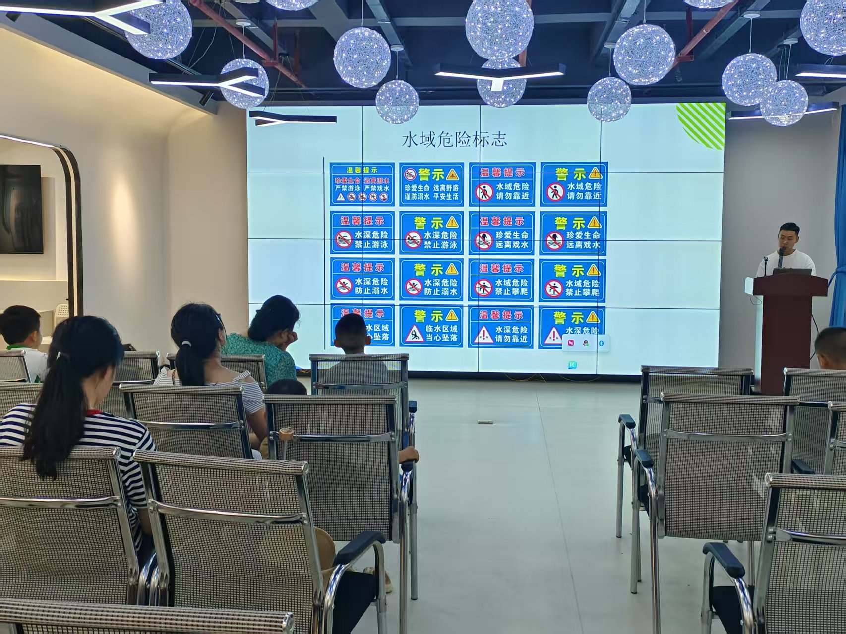 云岩区科协：户外科普伴成长 防溺安全记心间