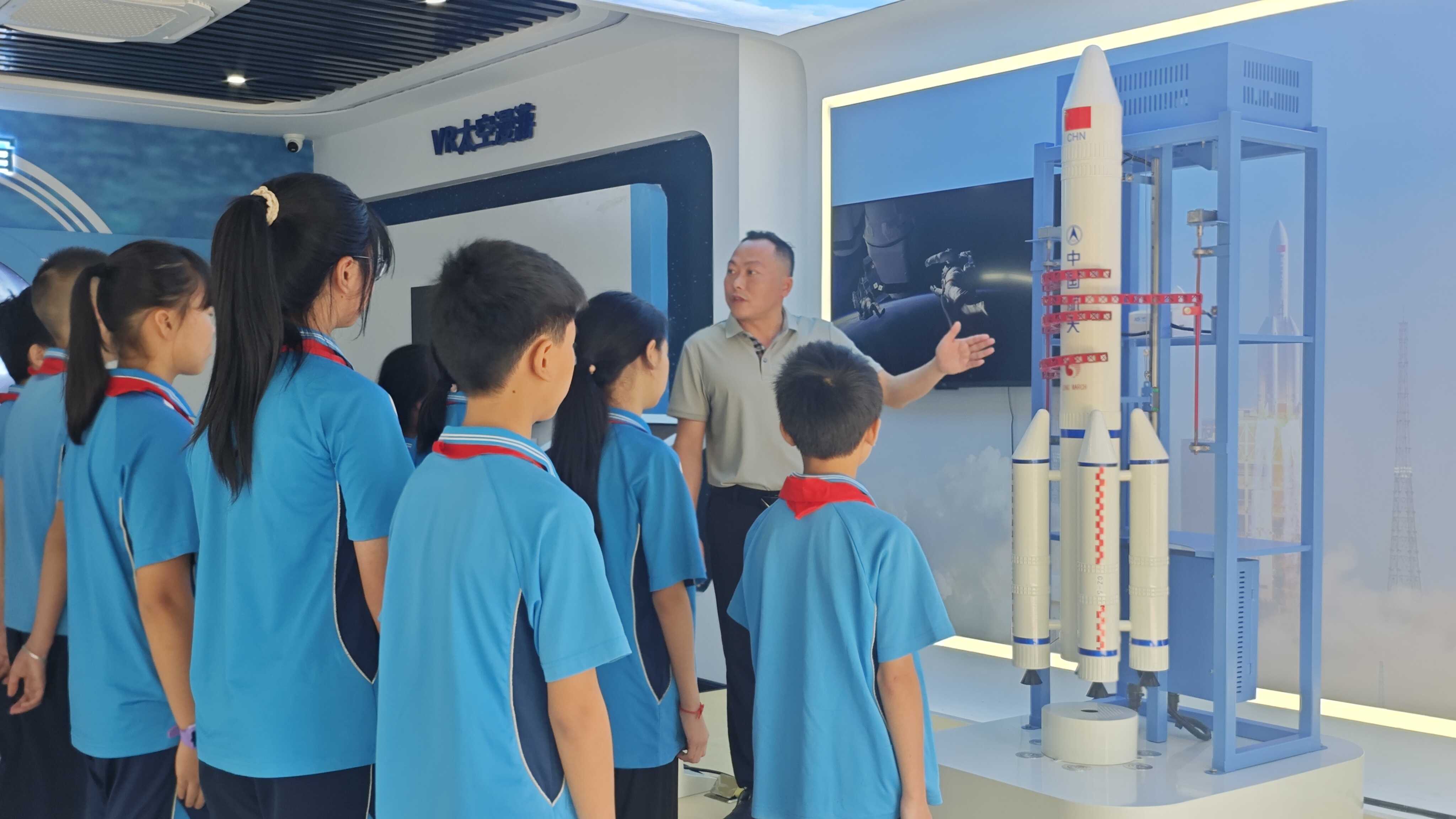 “航空火箭”零距离体验——锦屏科普体验中心首堂科学实验课开讲