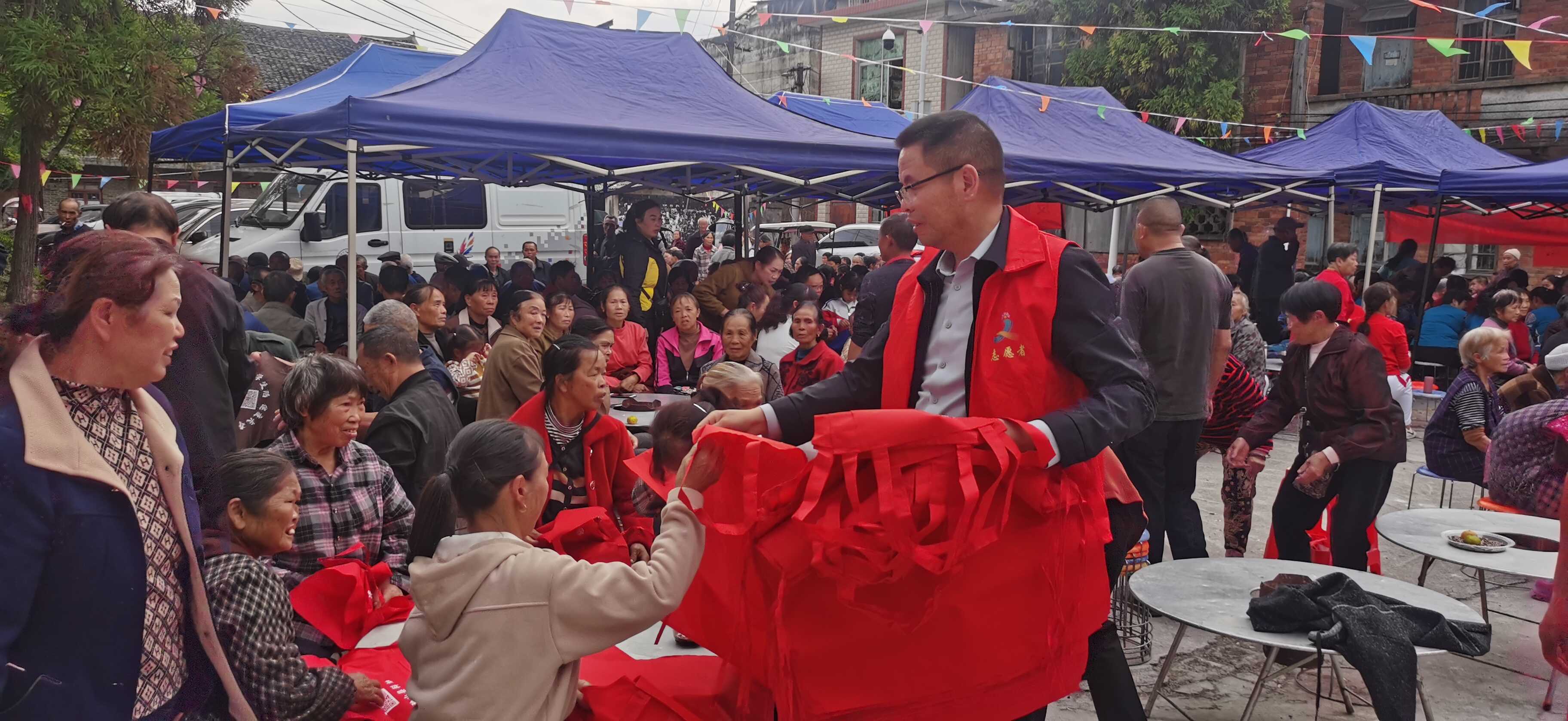 独山县科协：情暖重阳送关怀 科普服务进基层