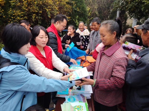 七星关区科协到朱昌镇白泥村开展科普进乡村活动