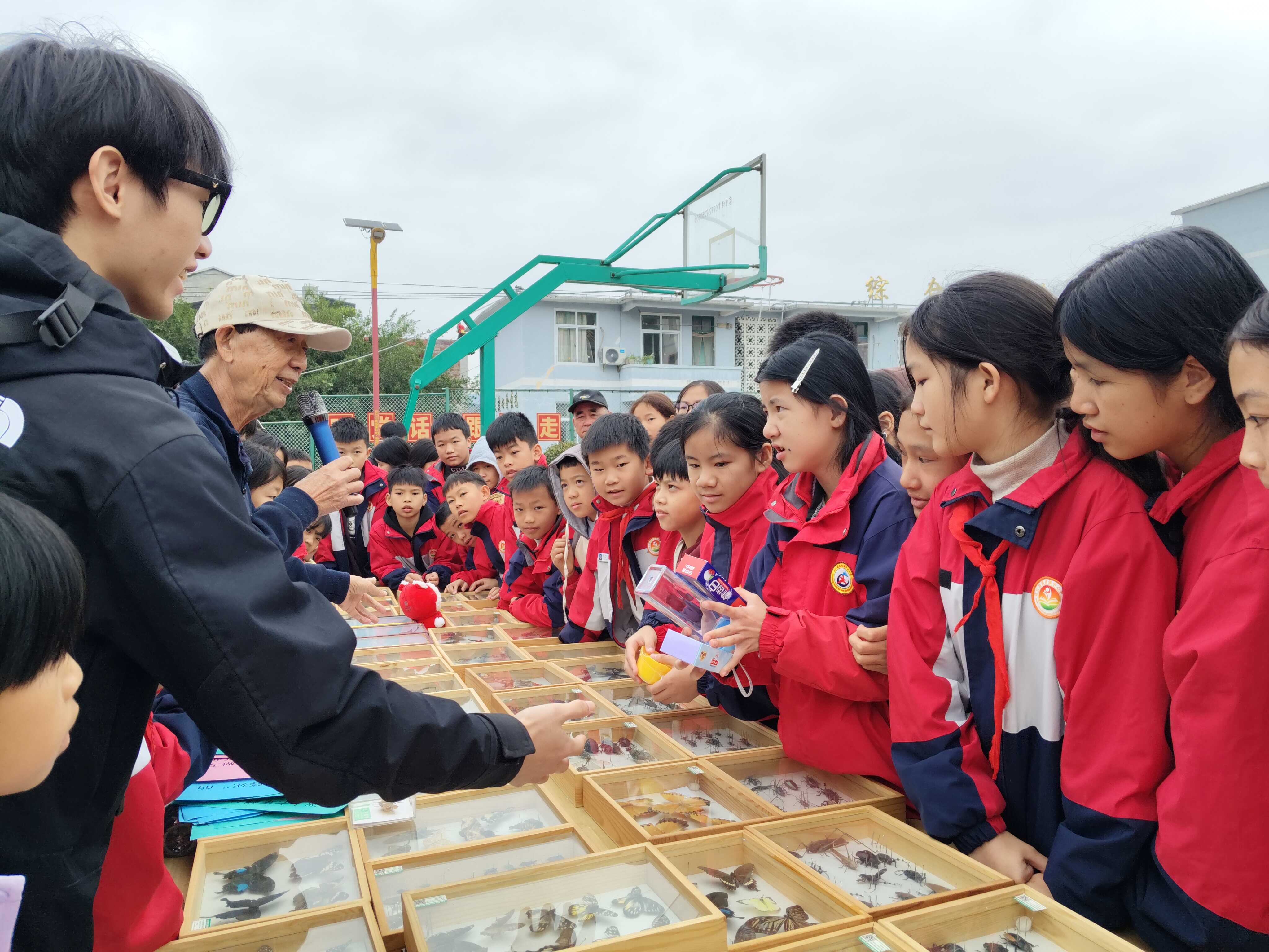 从江县科协：七旬退休教师张喜见坚守科普一线 用昆虫世界点亮青少年科学梦想
