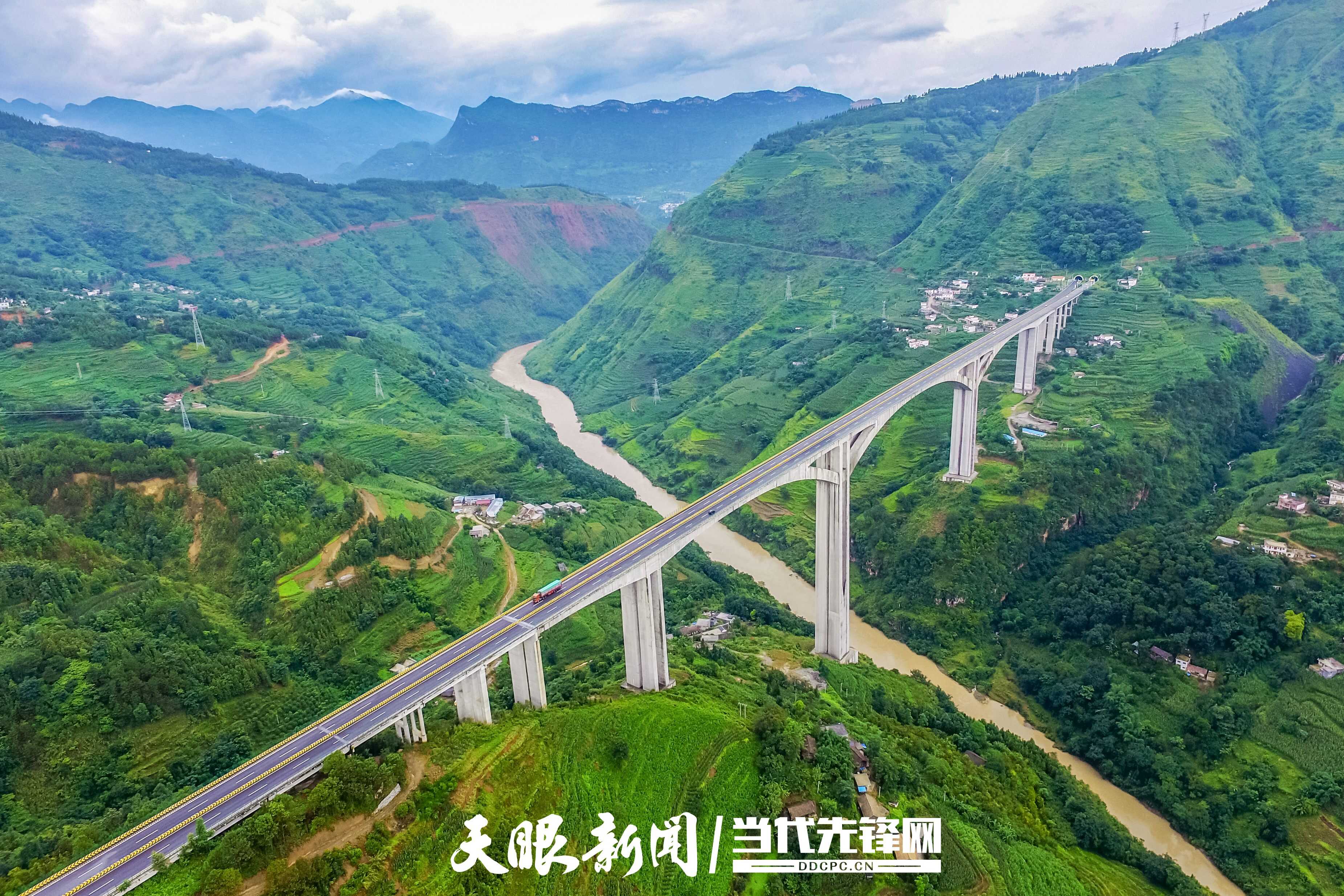 天眼新闻：【聚焦2025科技节】“桥”见贵州“高速平原”建设奇迹